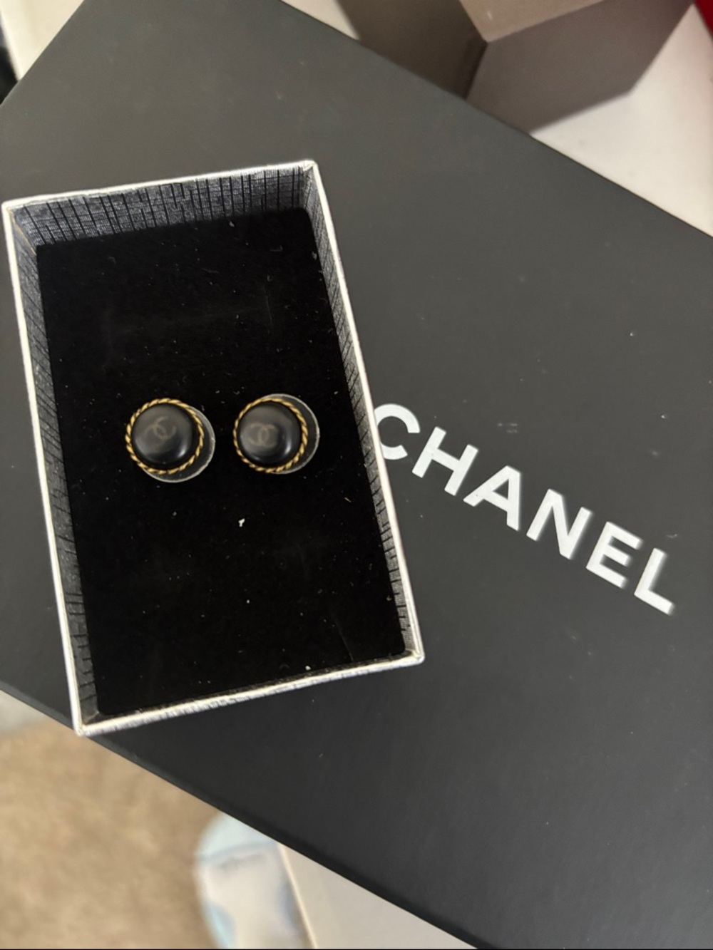 This listing is created for my live show!